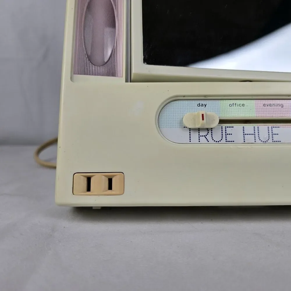 TRUE HUE LIGHTED MAKE-UP MIRROR DUAL SIDED MAGNIFYING. 4 SETTINGS‎ /OUTLET